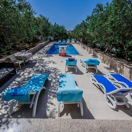 Rustica Dalmatia Апартаменты *