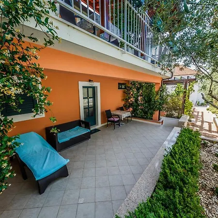 Rustica Dalmatia Apartment Seget Vranjica