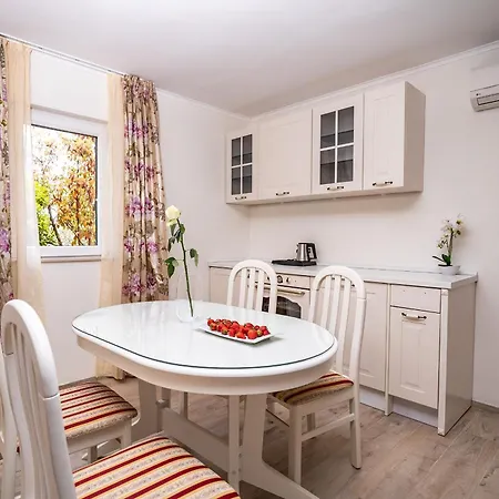 Rustica Dalmatia Apartment Seget Vranjica
