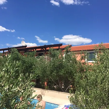 Rustica Dalmatia Апартаменти *