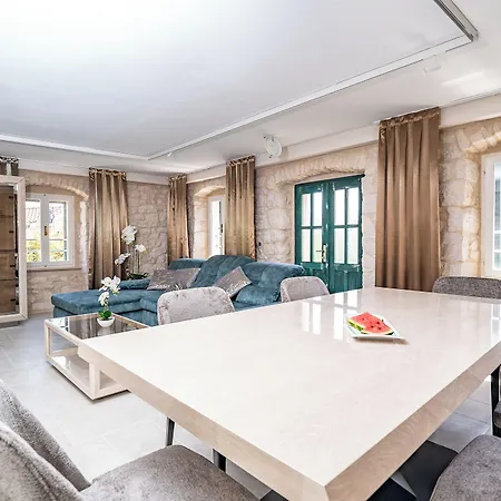 Rustica Dalmatia Lägenhet *